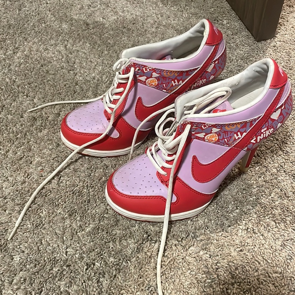 COPY - Nike sneaker heals